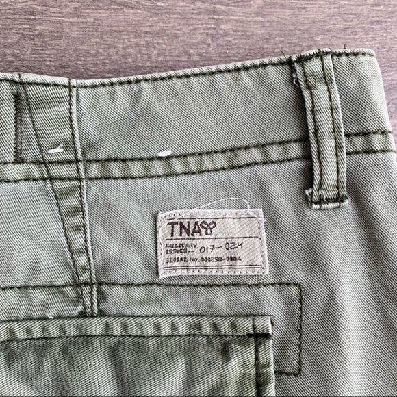 Aritzia TNA Cargo Utility Army Green Shorts Size 0 - Picture 10 of 15